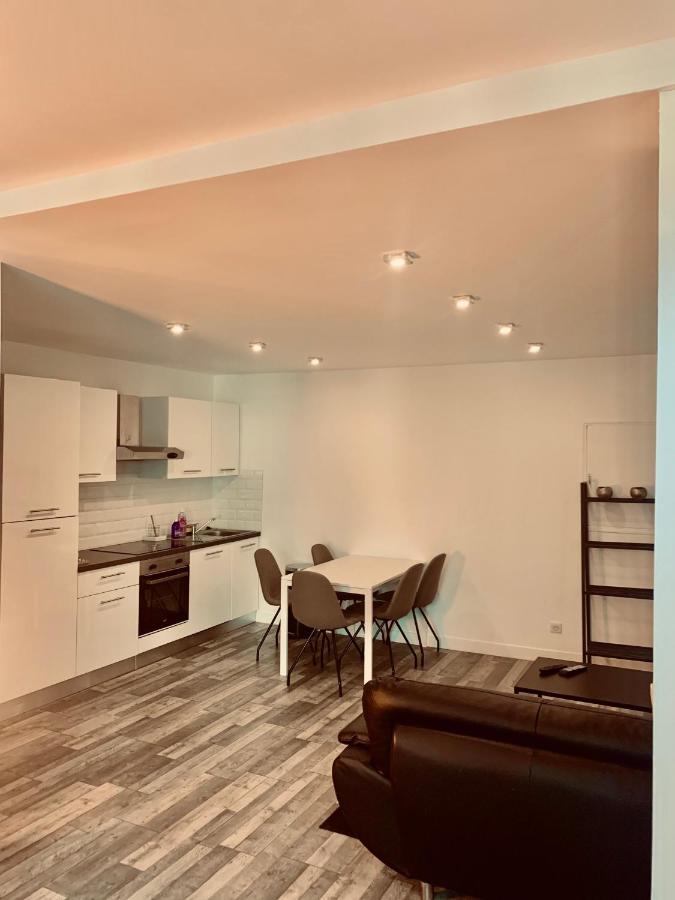 Superbe Appartement En Hyper Centre De Charleville Екстериор снимка